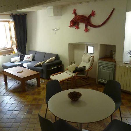Une Maison Dans Le Village Ribiers Eksteriør billede