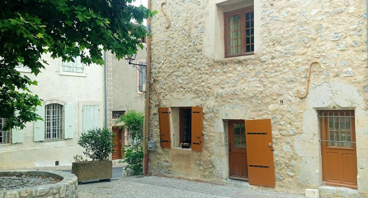 Une Maison Dans Le Village Ribiers Eksteriør billede