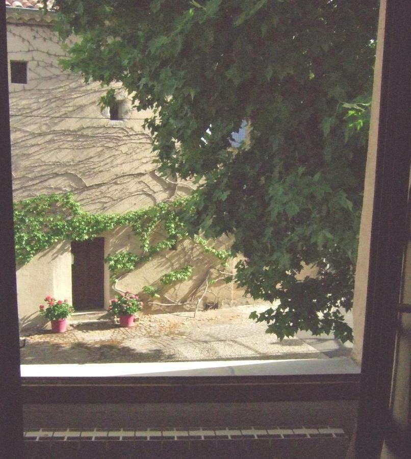 Une Maison Dans Le Village Ribiers Eksteriør billede