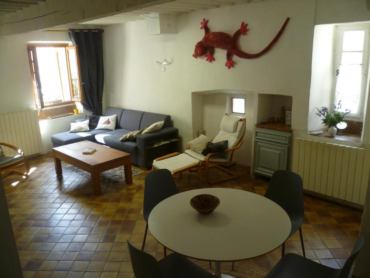 Une Maison Dans Le Village Ribiers Eksteriør billede