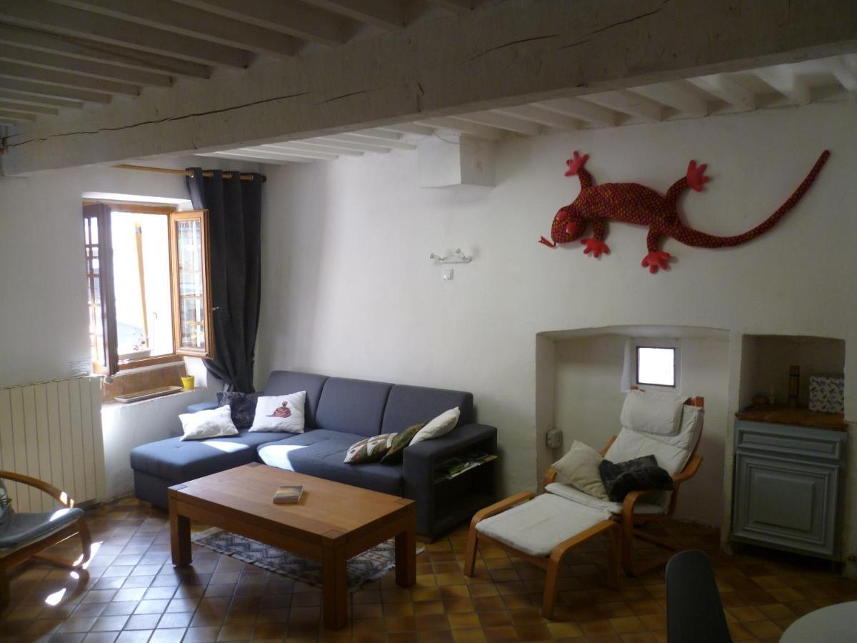 Une Maison Dans Le Village Ribiers Eksteriør billede